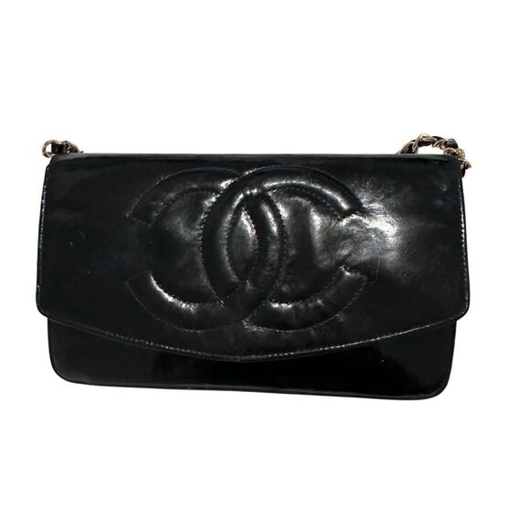 Chanel patent leather clutch with an added chain - Picture 3 of 15